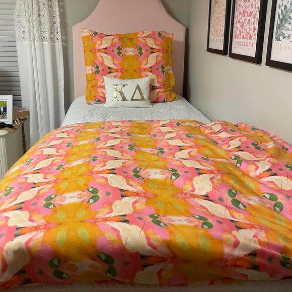 LAURA PARK DESIGNS FLOWER CHILD MARIGOLD - TWIN DUVET AND EURO SHAM